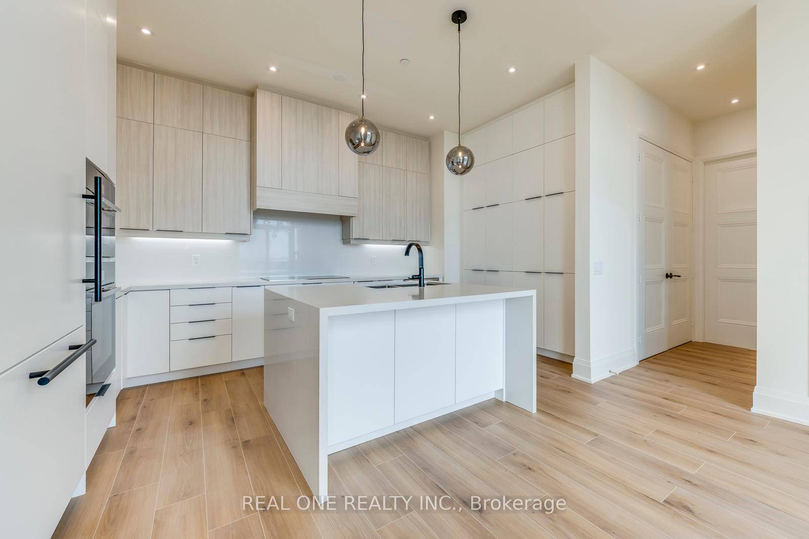 5 Elite Picks ! Here Are 5 Reasons To Make This Home Your Own 1.