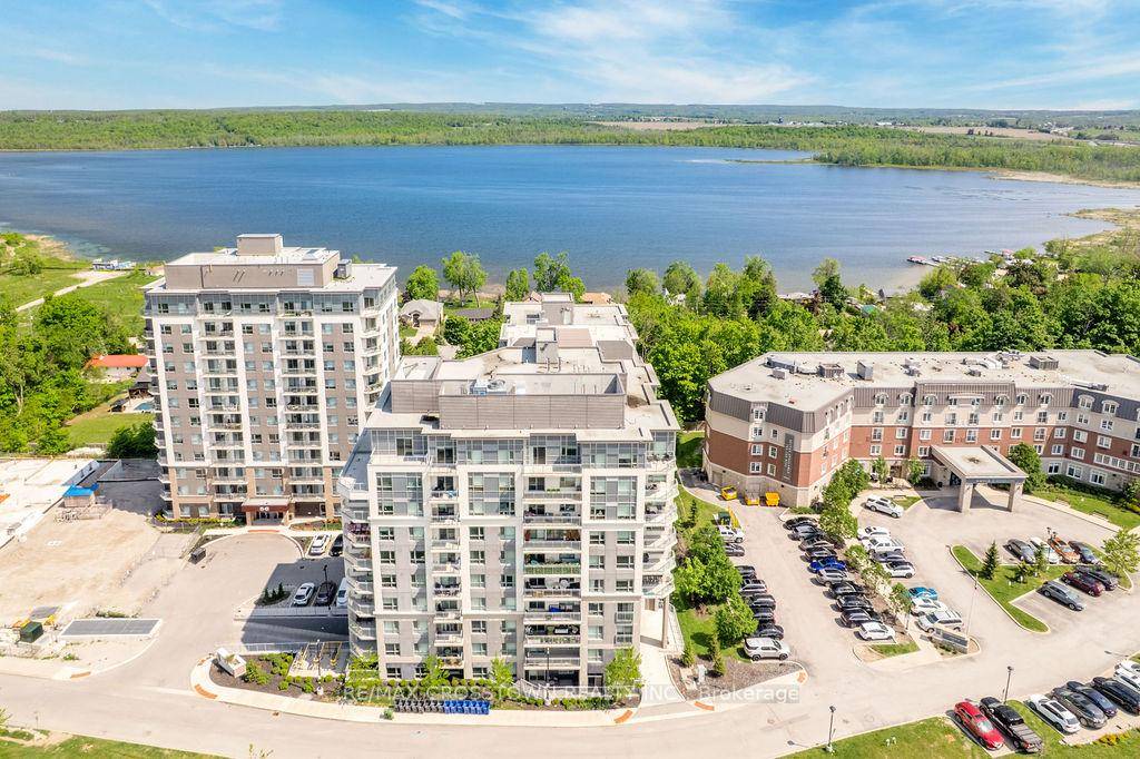Welcome to 58 Lakeside Terrace a stunning 1 bedroom, 1 bathroom condo nestled in one of Barrie's most desirable lakefront communities.