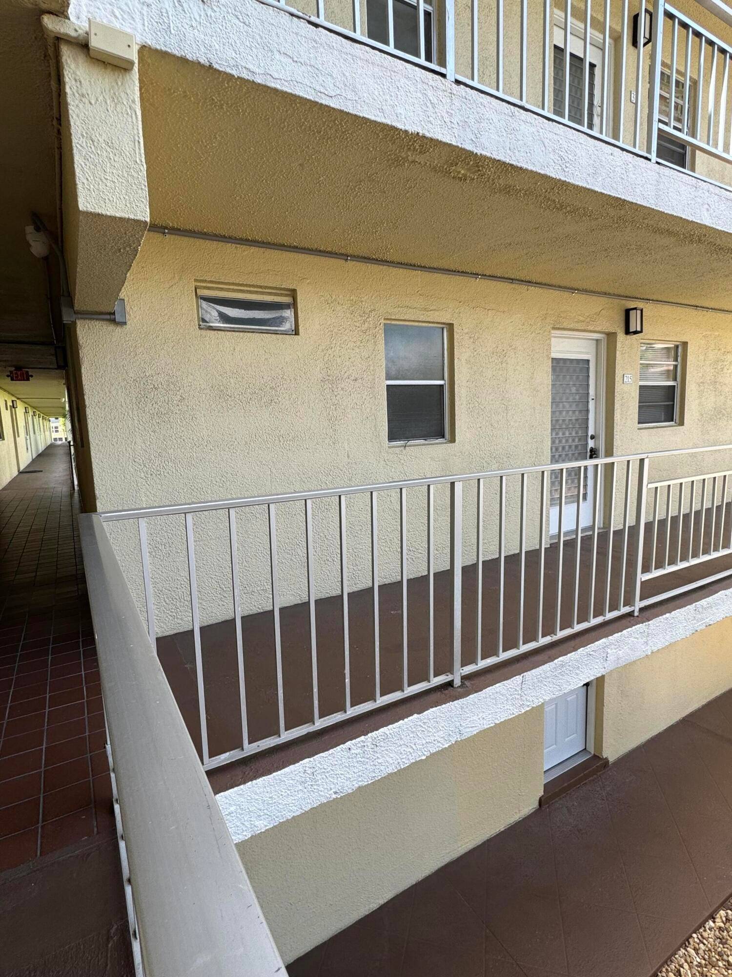 This 55 Community is in the heart of Boynton Beach, close to the beach, dining and shopping.