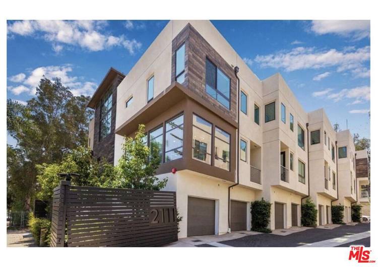 2111  N Cahuenga Blvd 3BR Hollywood Hills East La