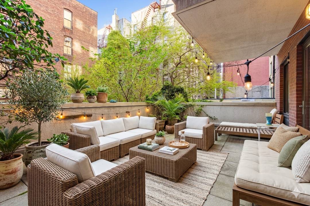 Welcome to 353 E. 104th Street 2F in East Harlem, a well situated residence in one of Manhattan's established neighborhoods.