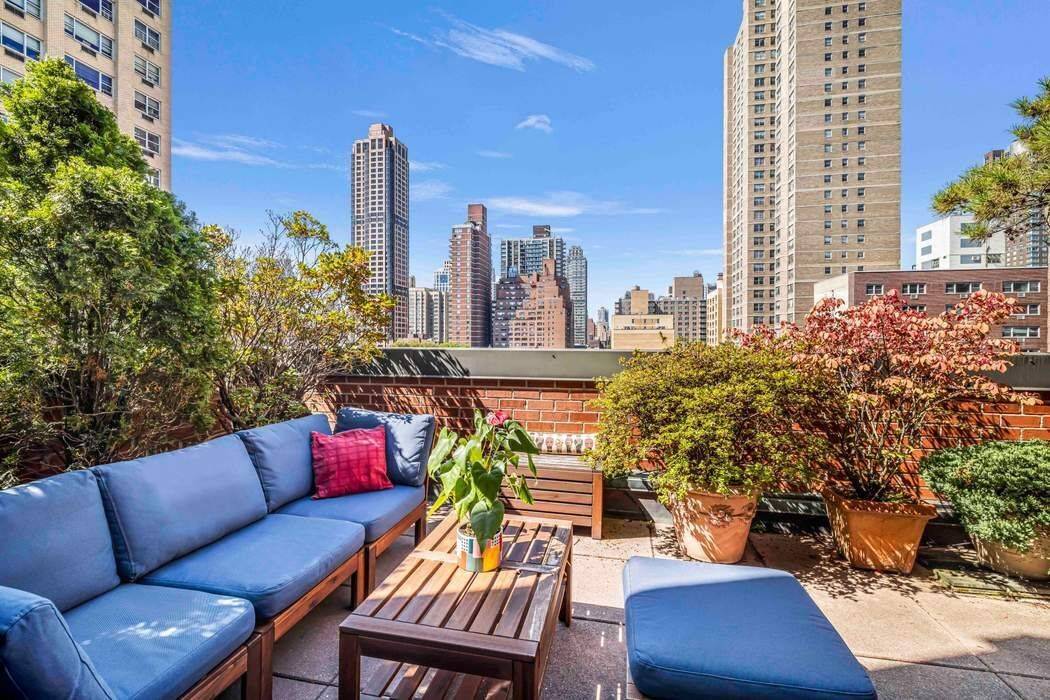 Perched on a high floor of a full service co op, this bright and airy two bedroom, two bath residence has been beautifully renovated with a sophisticated, contemporary design.
