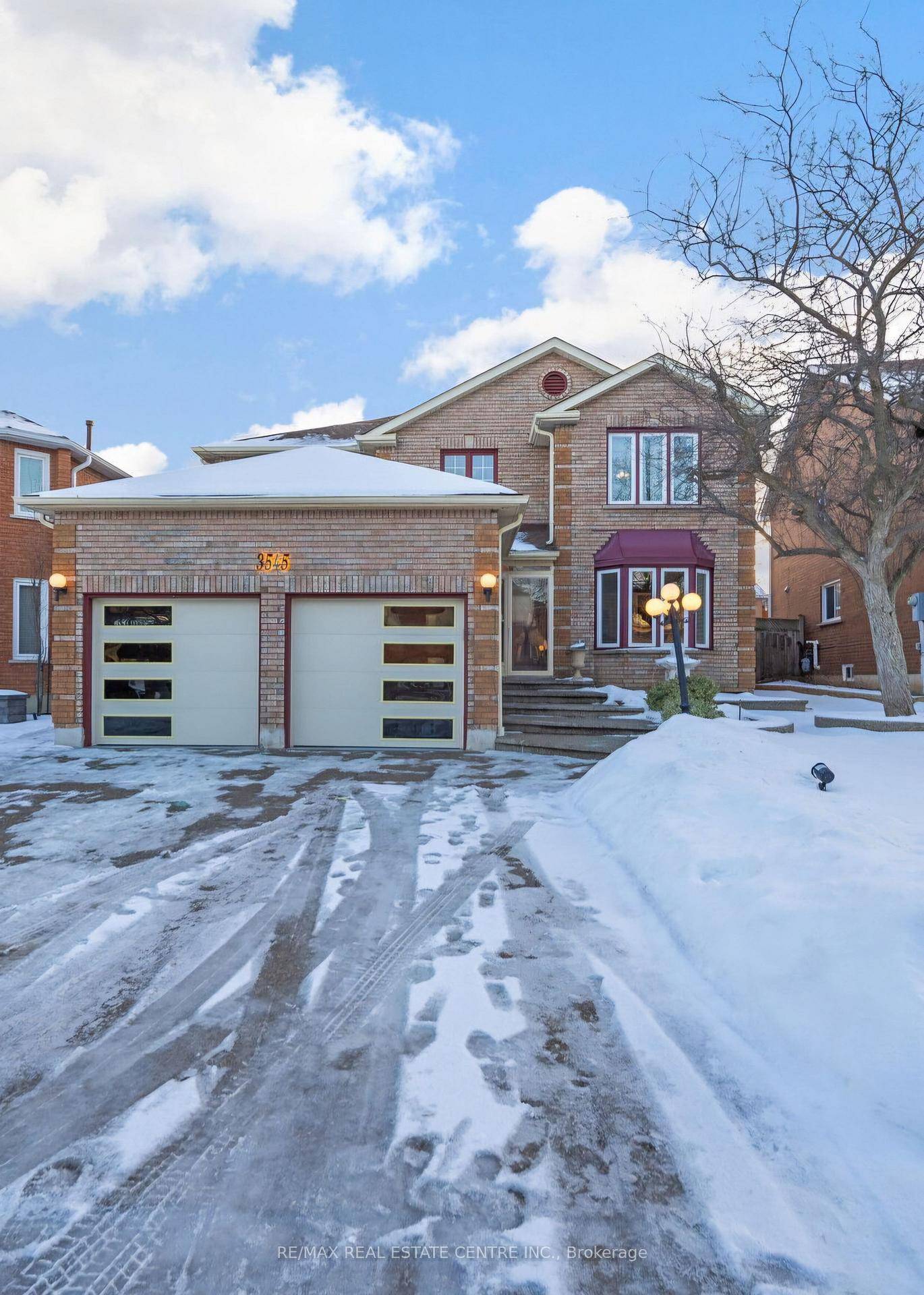 Exquisite 4 Bedroom Executive Home in Erin Mills Welcome to 3545 Marmac 3437 Sq Ft as per MPAC, a beautifully upgraded 4 bedroom executive home on a spacious lot in ...