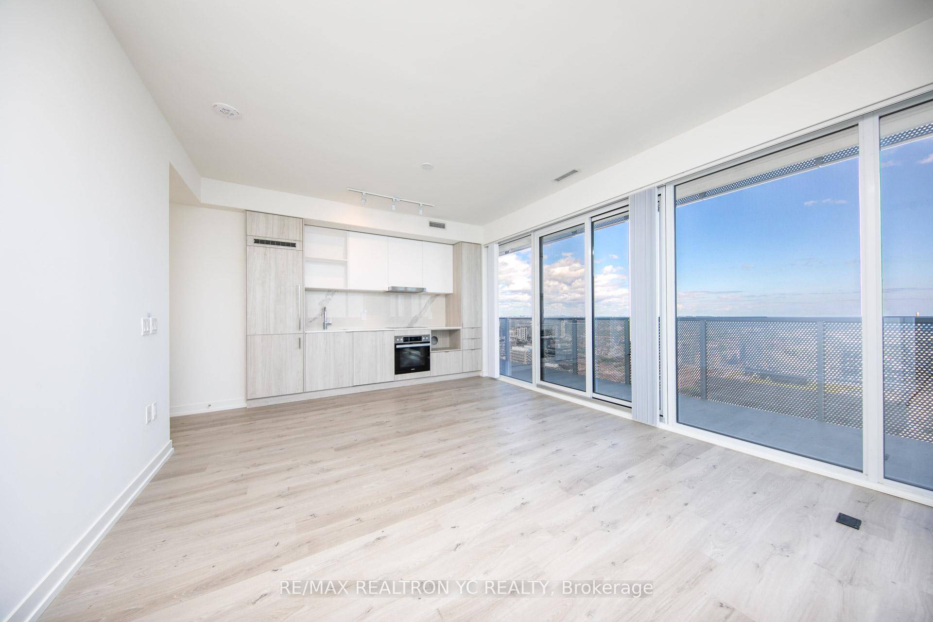 Welcome to this exceptional corner suite offering unobstructed south east views of the lake and city skyline.