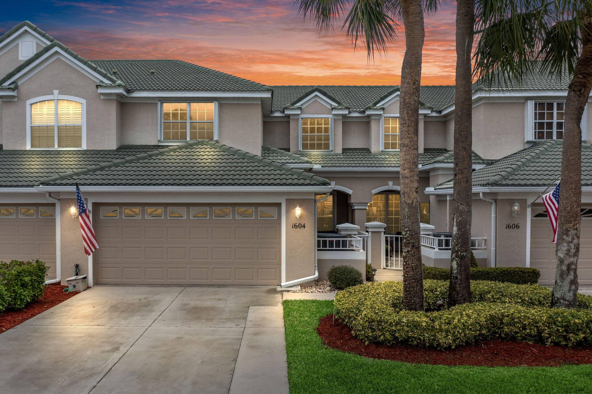 Meticulously maintained 3 bedroom townhome in in well desired Harbour Isles of Lake Charles in St.