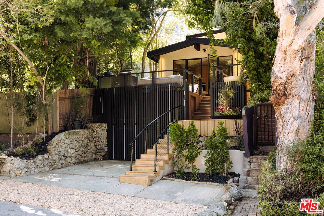 8631 Lookout Mountain Ave 3.0 Hollywood Hills East LA