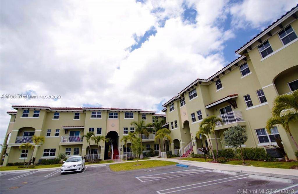 Beautiful Apartment 2 bed 2, 5 bath unfurnished.