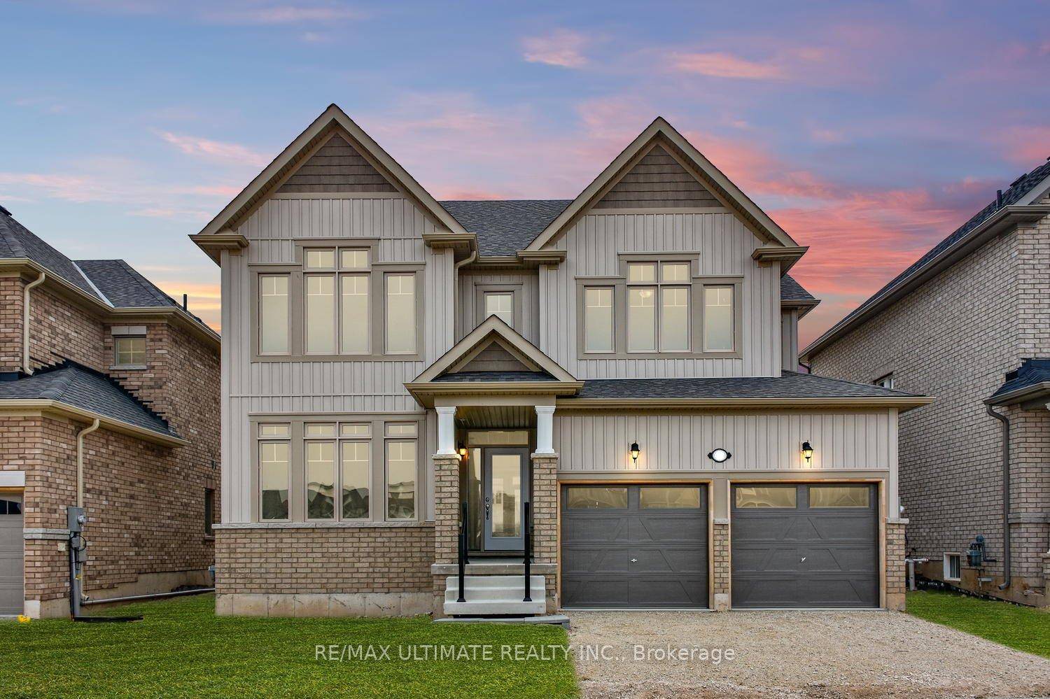 Luxury 4 Bedroom Home in Four Seasons Town, Collingwood, Only 3 years new, this 2500 sq.