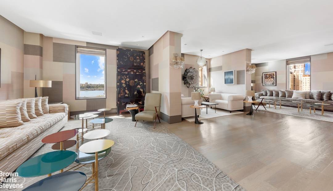 ICONIC WEST END AVE AD100 DESIGNER DUPLEX An extraordinary offering of an AD100 designer, high floor duplex boasting approximately 4, 300 SF of brilliantly designed interior space in a handsome, ...