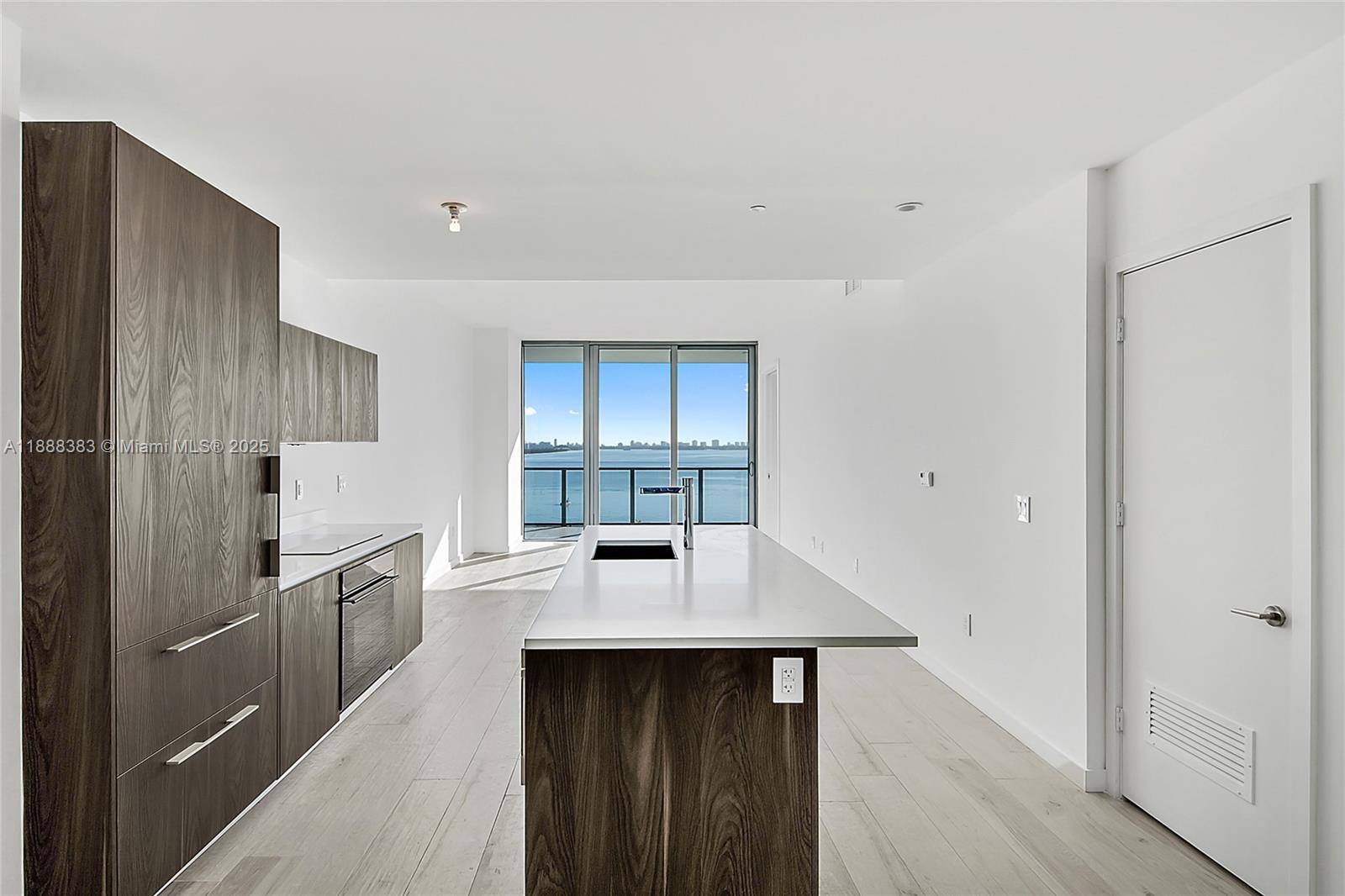 GranParaiso Residences. Perfectly situation in the heart of Edgewater.
