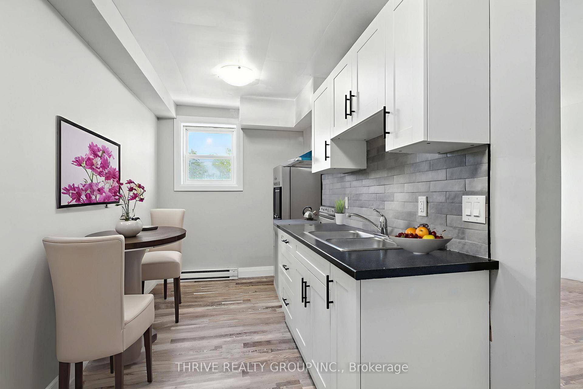 Welcome to this top to bottom renovated 1 bedroom suite at 435 Nelson Street.