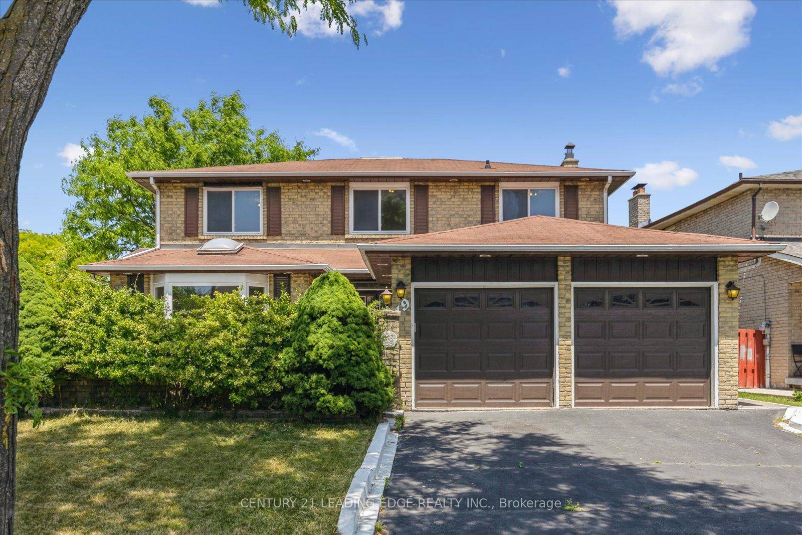 Opportunity knocks in desirable West Rouge neighborhood, an incredible park haven close to expansive Rouge Park and the Toronto Zoo !