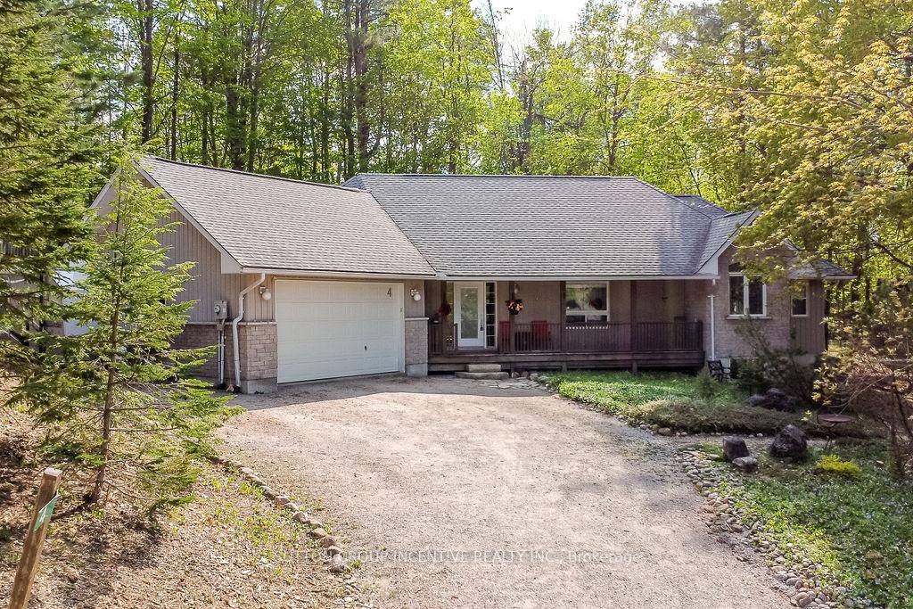 Welcome to this exceptional bungalow nestled in the heart of Horseshoe Valley, one of the most sought after communities in the region.