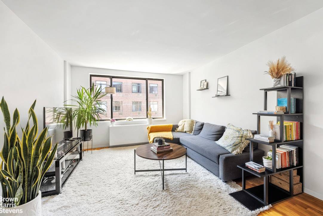 Hell's Kitchen CONDO with private GARDEN !