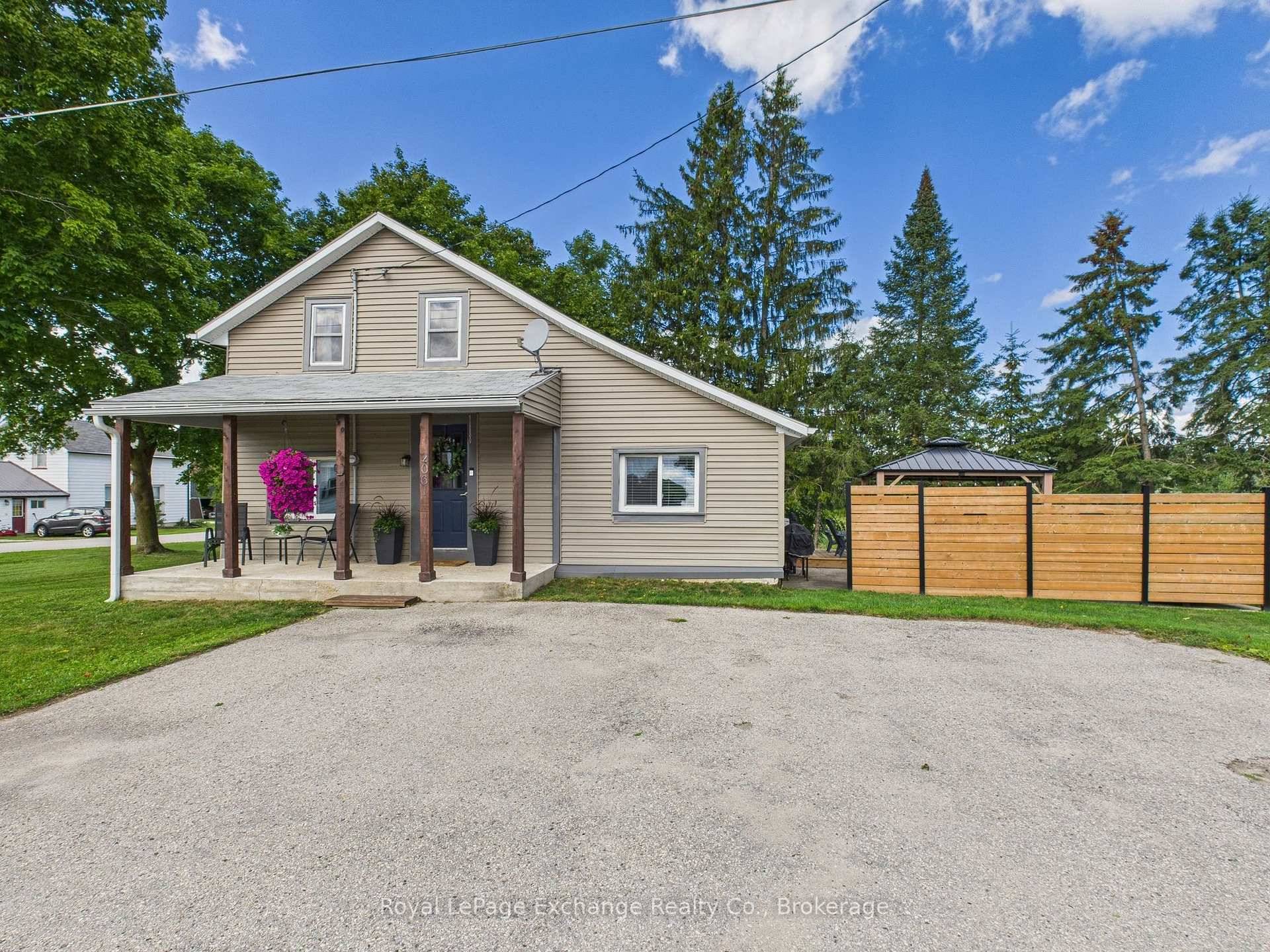 2061 Edward Street in Gorrie is a delightful 1.