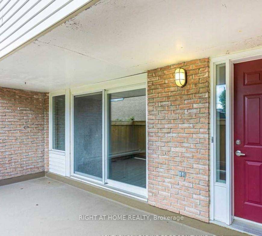 A well maintained 3 Bedroom, 2 Bathroom Townhouse with a Basement in Aurora Village.