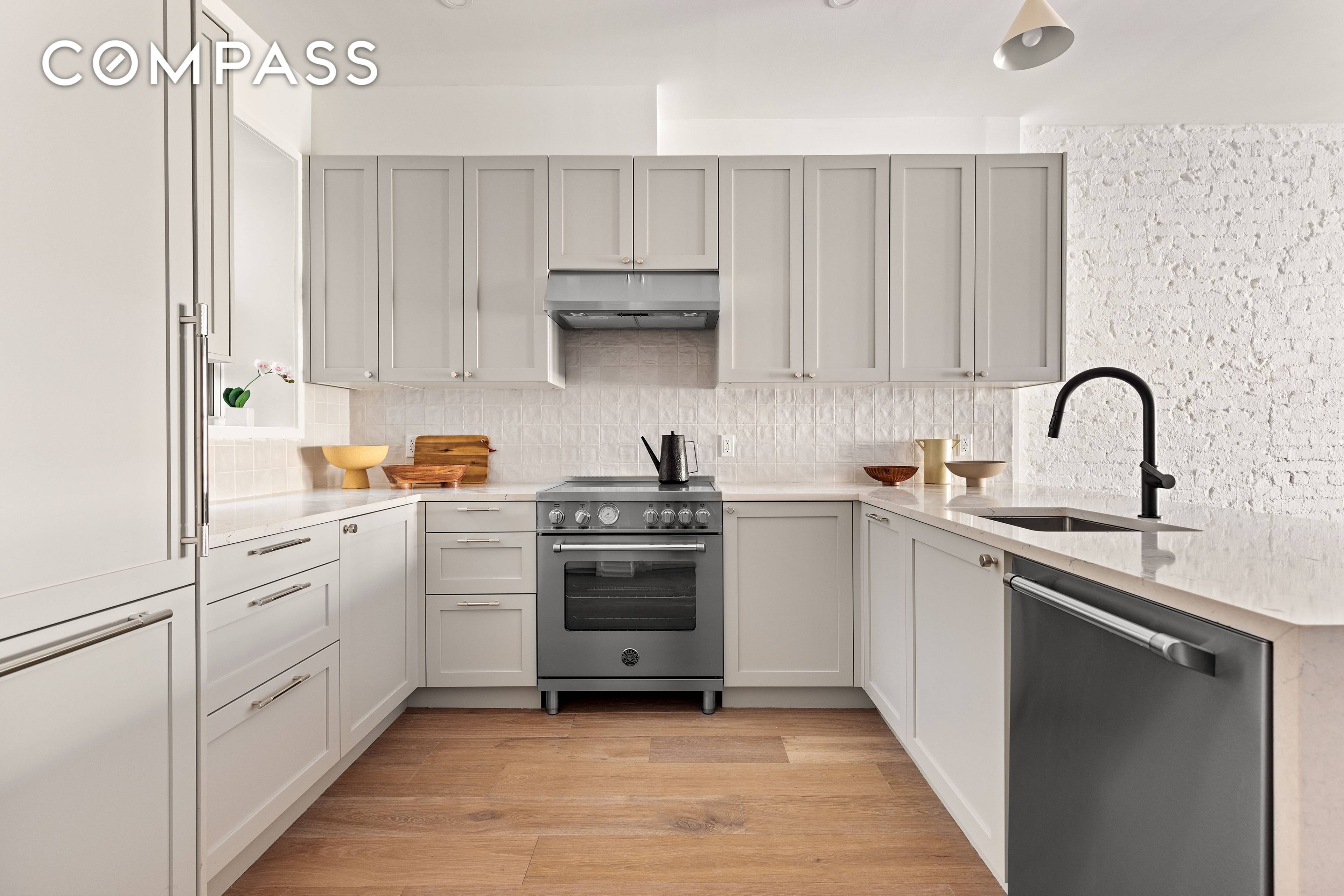 744 Park Place is an 8 unit boutique condo building featuring 3 and 4 bedroom residences with extremely low monthly charges.