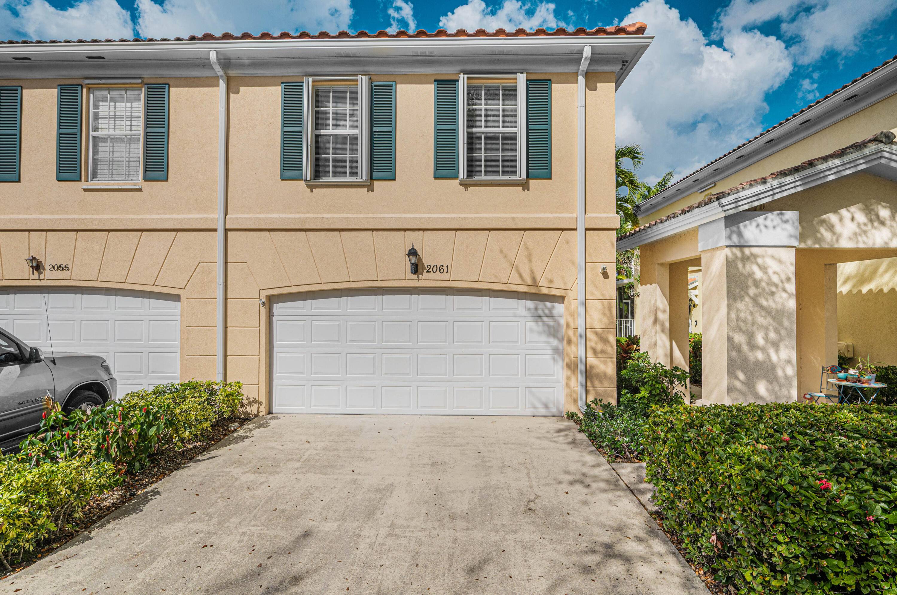 This Charming 3 Bedroom 2 1 2 Bathroom Townhome provides two stories.