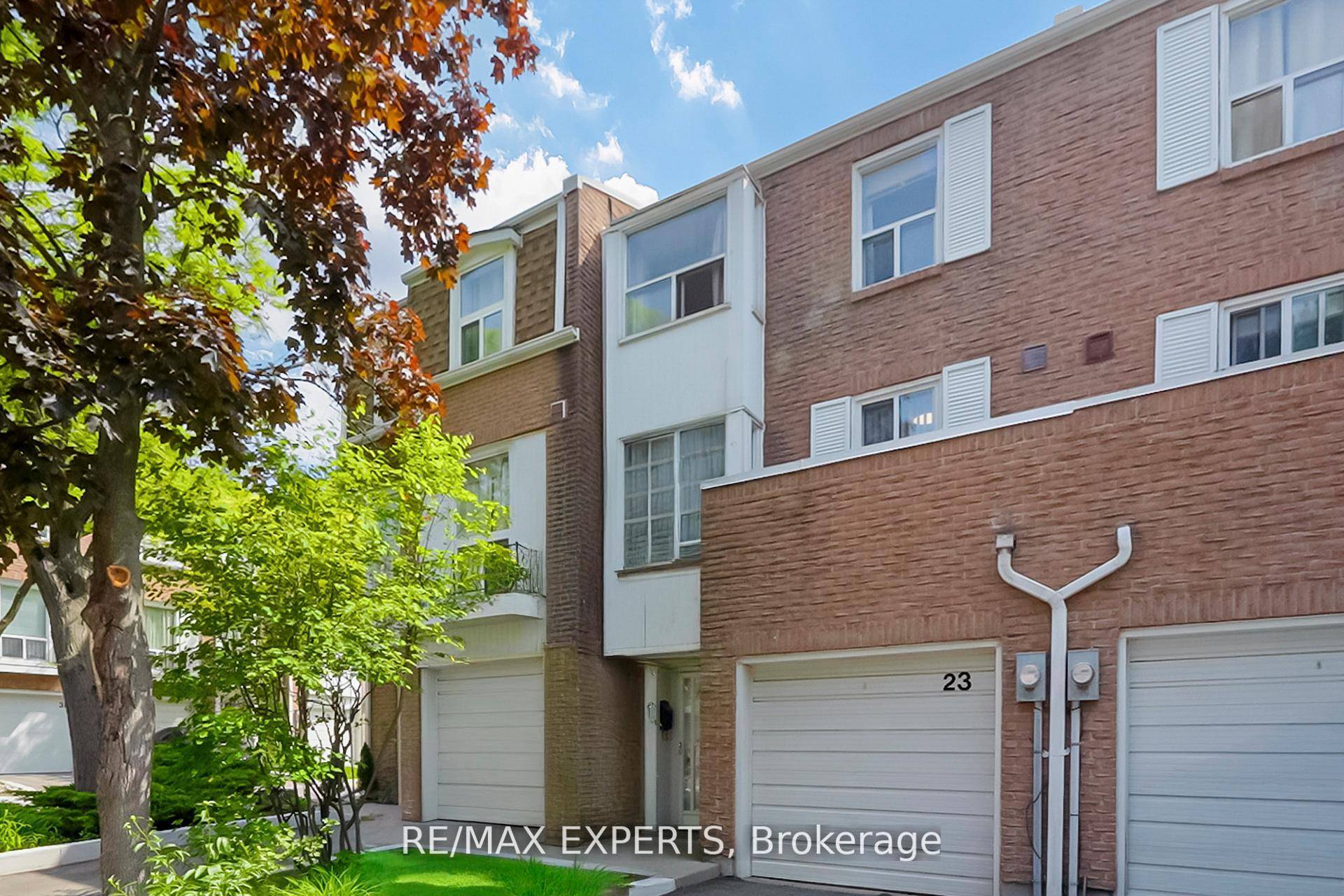 Prime Location 3 Bed, 3 Bath Townhouse A private ensuite bathroom in the spacious primary bedroom rare find that brings ultimate comfort and privacy.