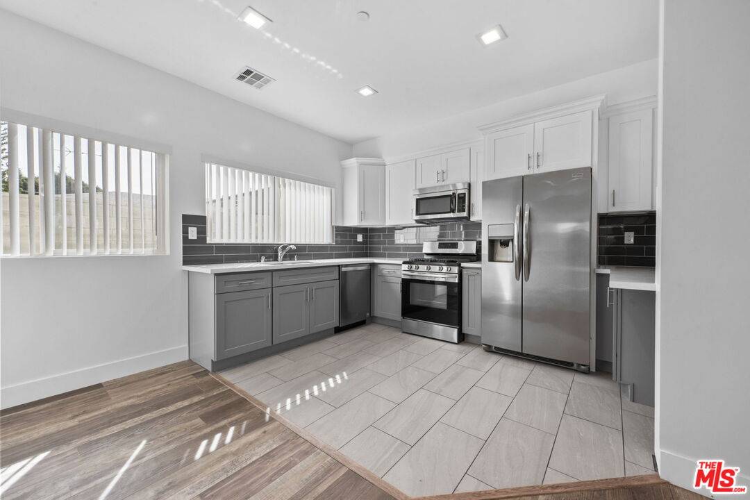 1541  Franklin St 3.0 Santa Monica LA