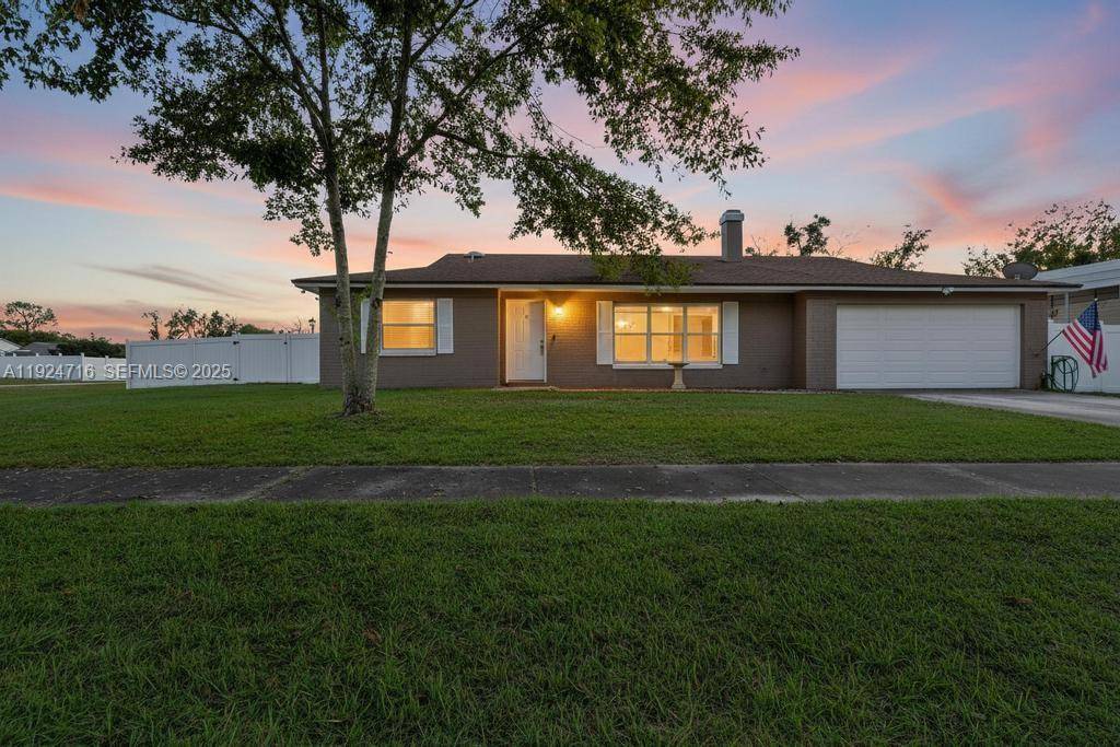 Beautiful corner home located in a quiet neighborhood near I 295 and Normandy Blvd.