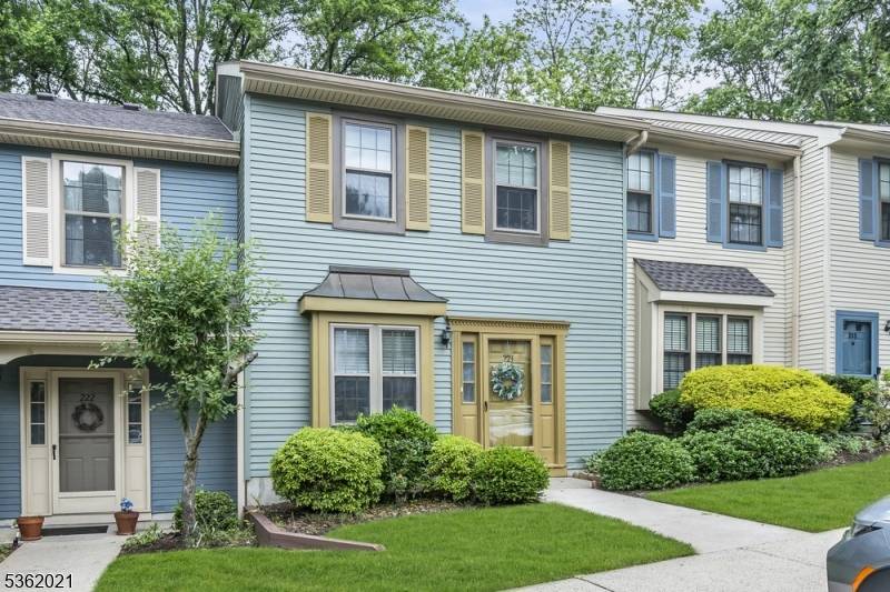 Welcome to this inviting 2 bedroom, 2.