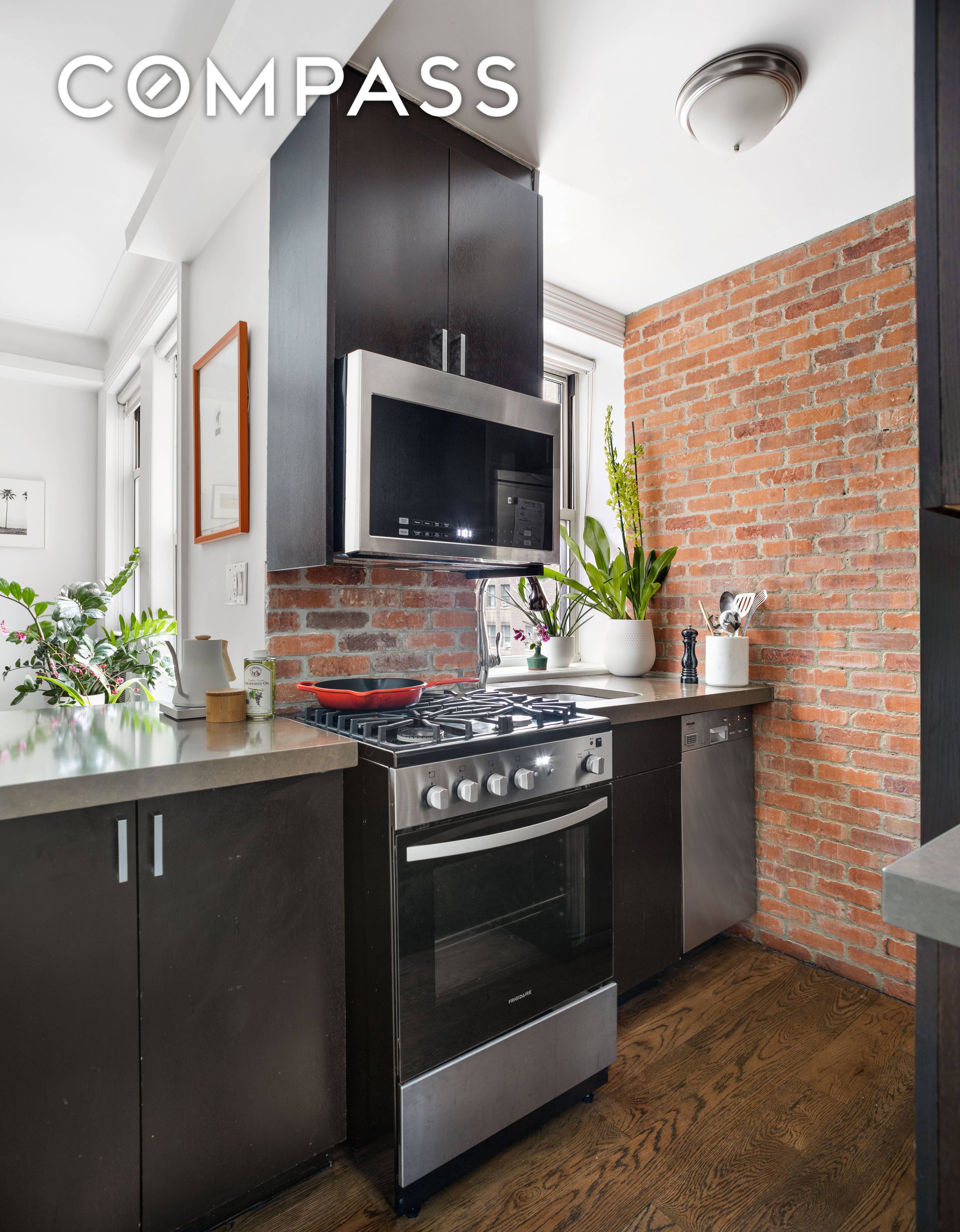 This light filled south facing condo is your gateway to the best of the Upper West Side.