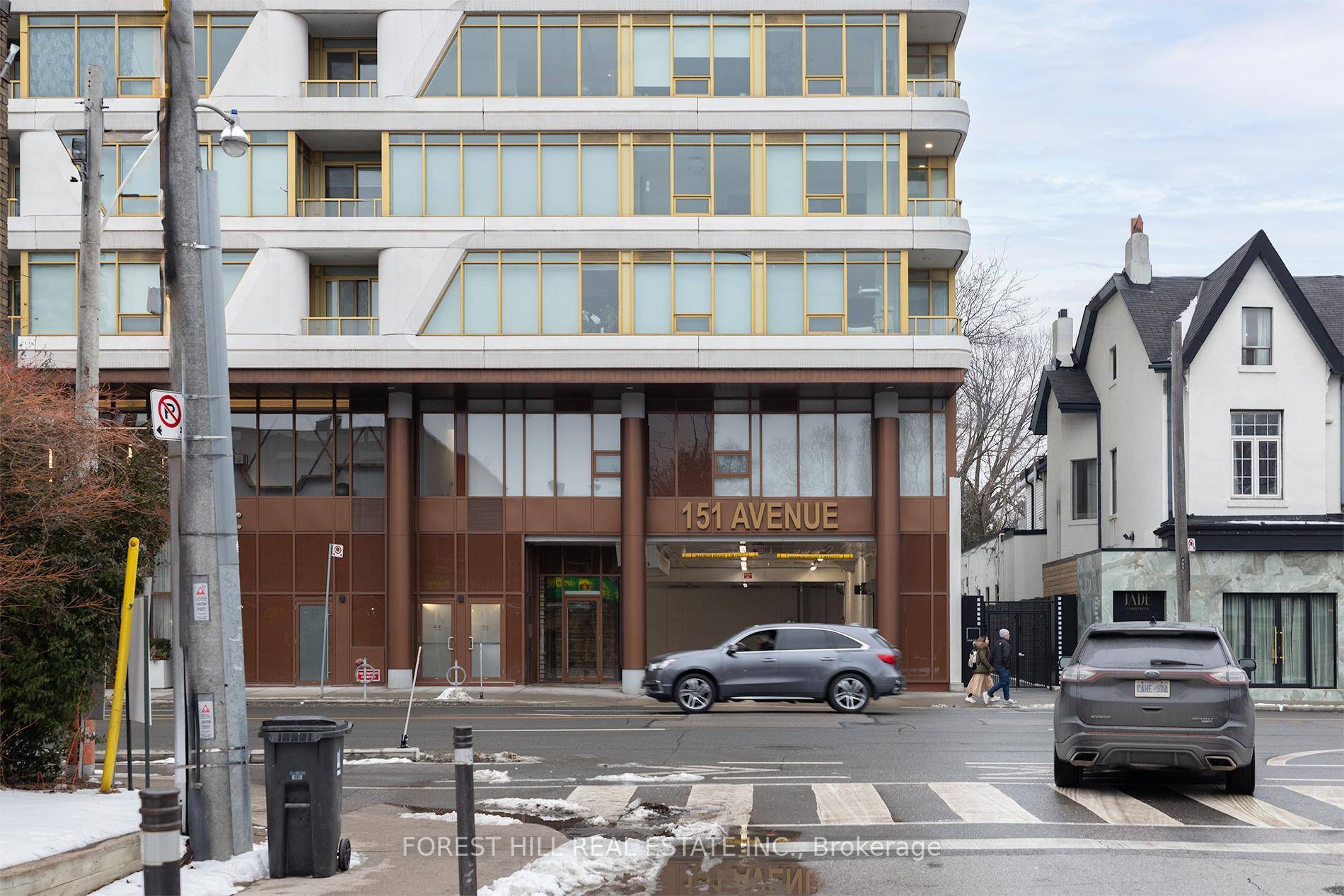 Located in one of the most prestigious and affluent neighborhoods of Toronto, this stunning 1 bedroom plus den unit offers an exceptional opportunity for contemporary living in the heart of ...