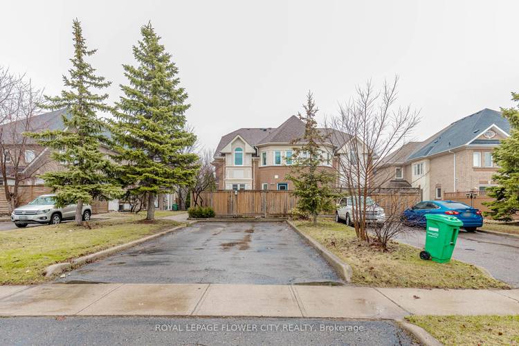 Welcome to this beautifully updated Freehold Townhome no maintenance fees in the heart of Brampton, ideally located at Hurontario amp ; Bovaird !
