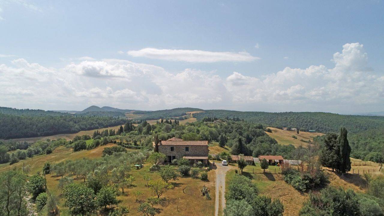 country Farm, Agricultural Land in Siena, Asciano, Tuscany. Farm for sale In the Tuscan countryside, on the slopes of the Crete Senesi.