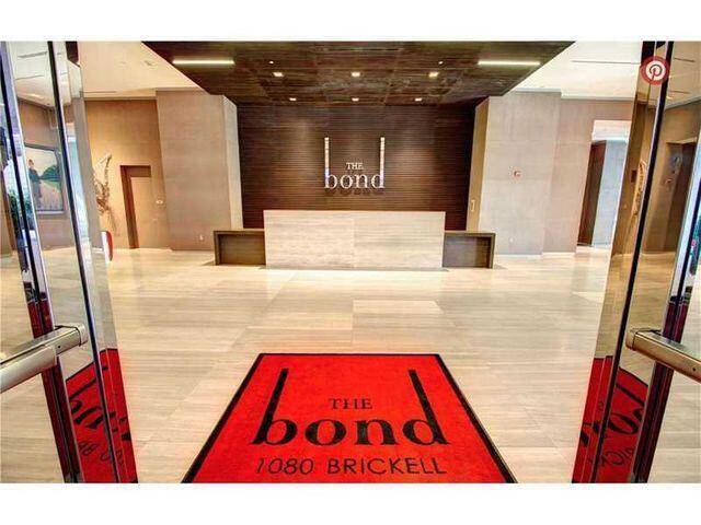 STUDIO DEN Spacious with Porcelain floor, on prestigious Brickell Avenue !