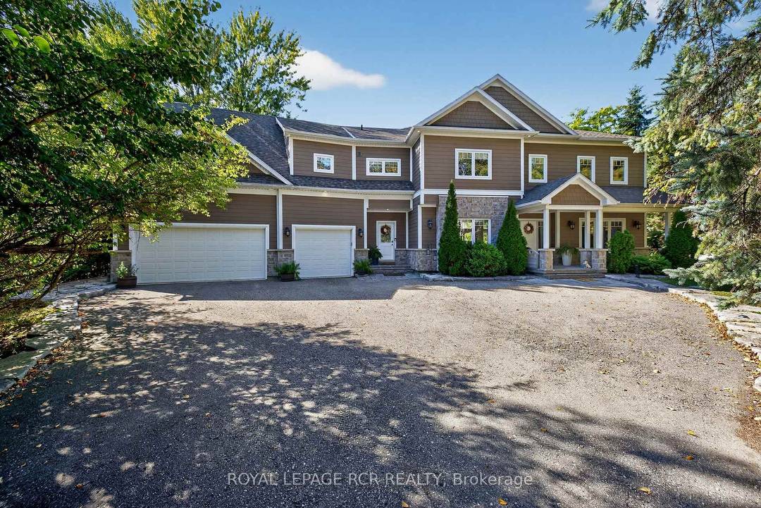 Four season luxury waterfront home in the heart of East Gwillimbury redefines comfort and tranquility.