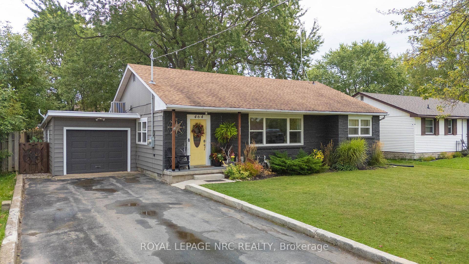 Looking for a home where you can nap, brunch, and never leave town ?