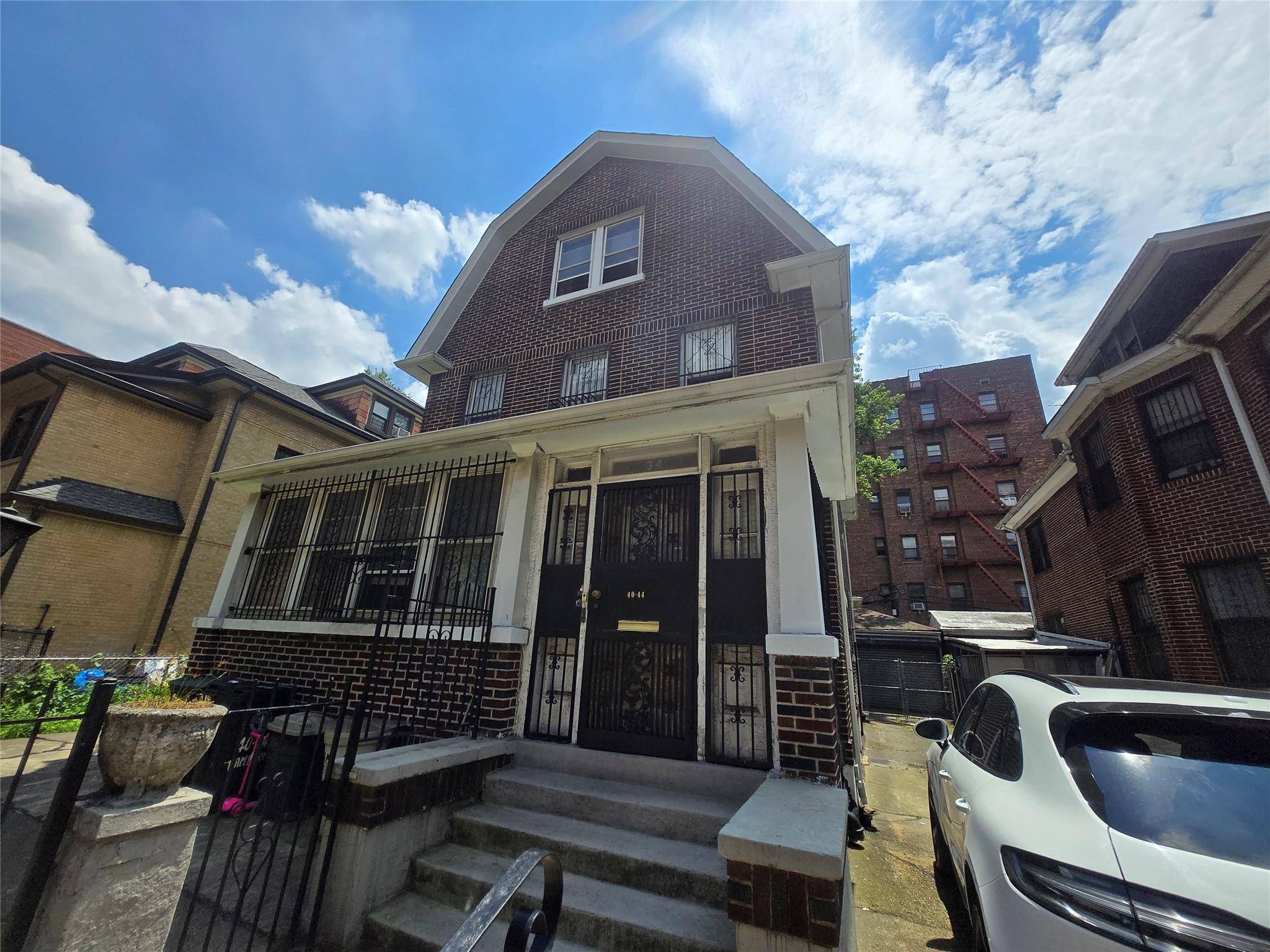 3 Family in the heart of Elmhurst.