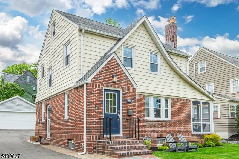 Essex Avenue. If you know Bloomfield, you know this is the street right on the Glen Ridge border, around the corner from Montclair's much loved Walnut Street, and just blocks ...