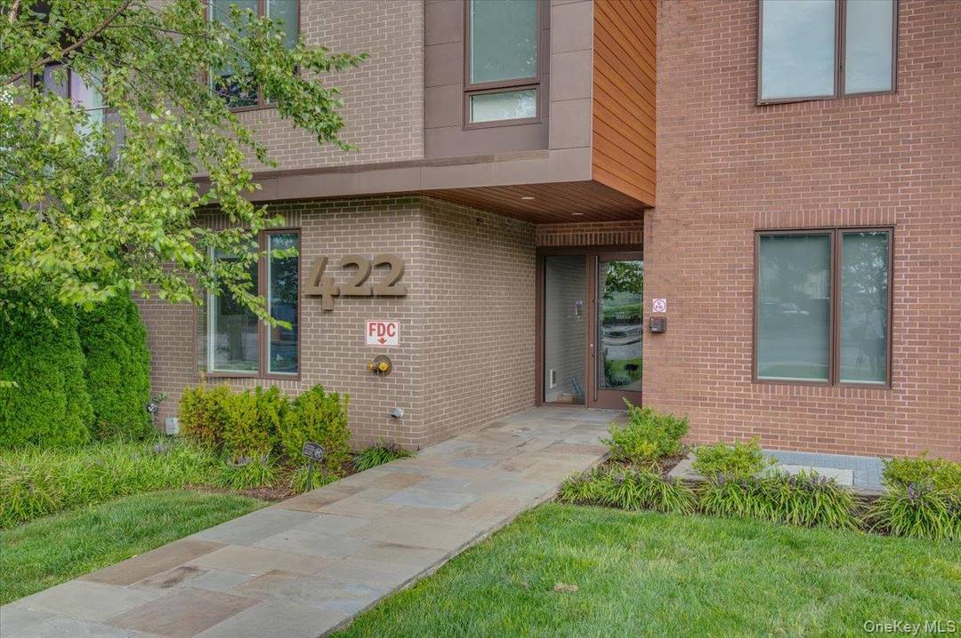 This two bedroom, two bath residence at Marina Court delivers sleek designer style and modern comfort.