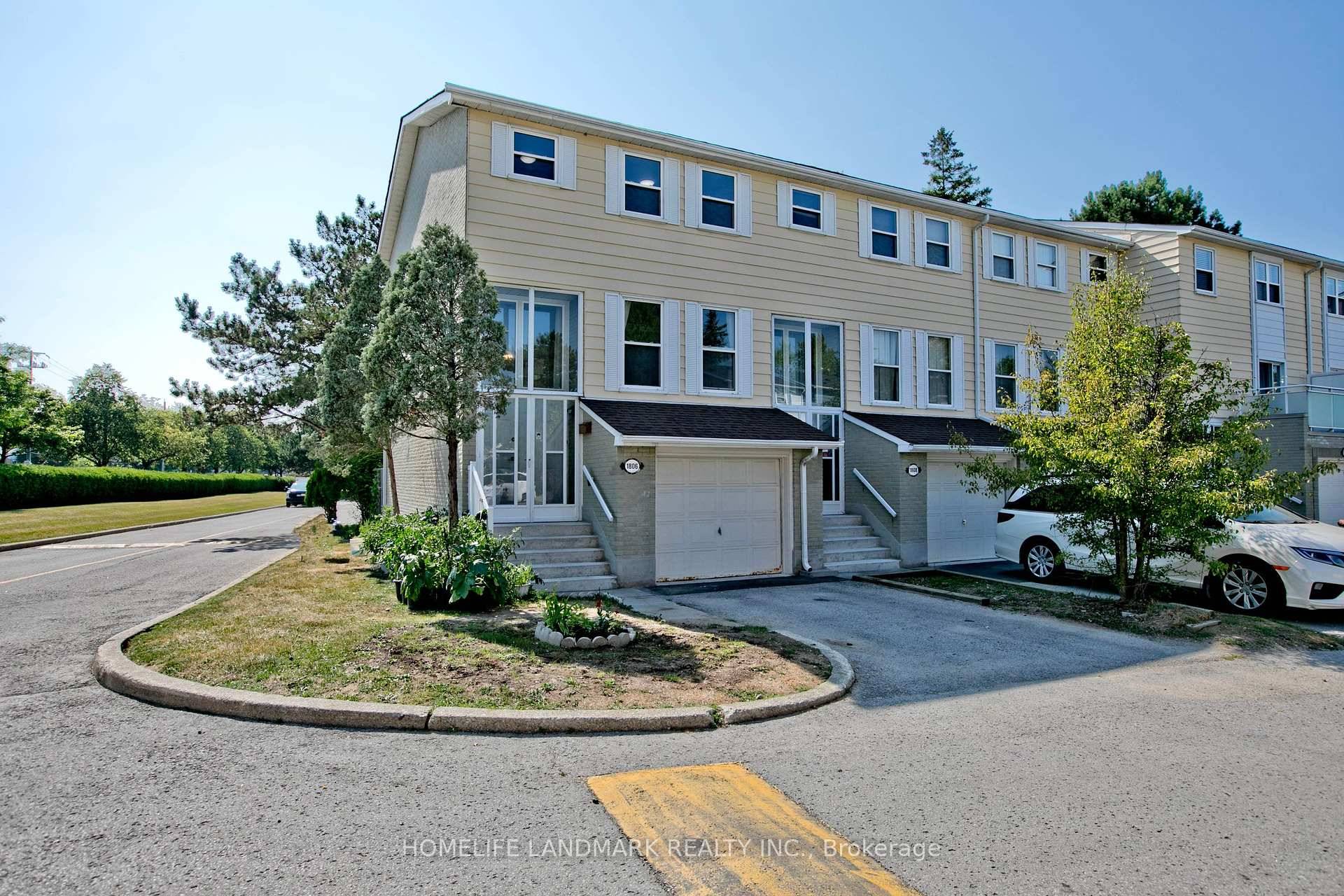 A spacious and bright three bedroom condo townhouse situated in the highly desirable neighborhood of Bayview Fairway.