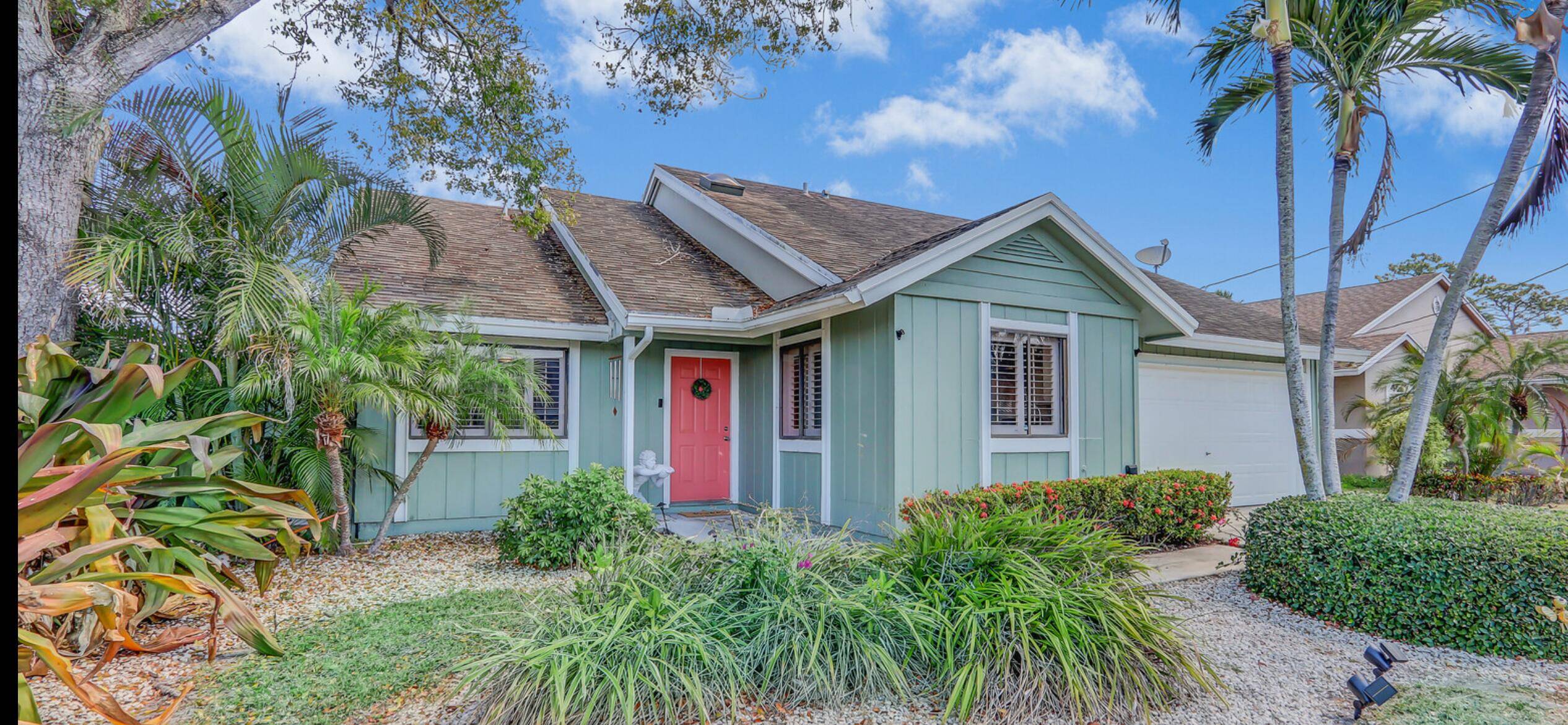 Welcome to your coastal retreat in an ideal location.