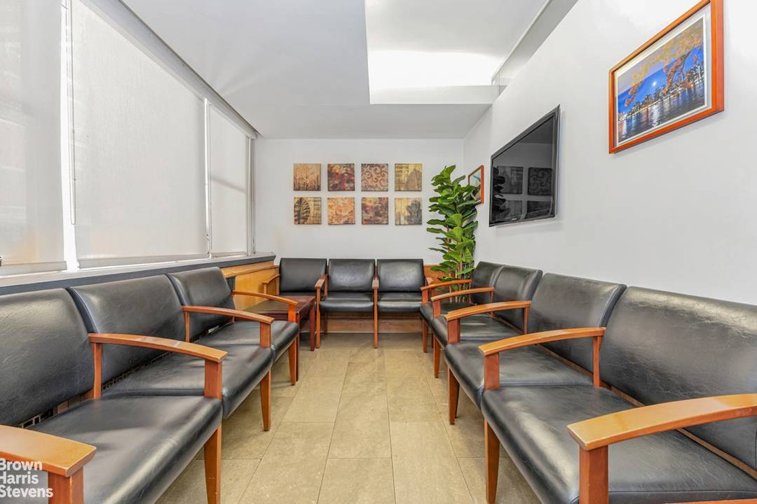 E. 60's Live Work or use as Office 1450ft CONDO 699K !