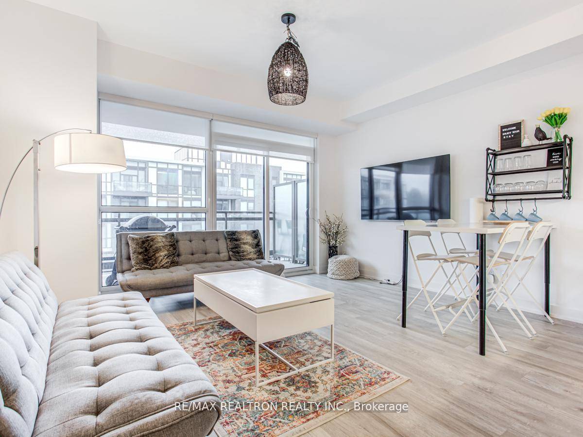 Beautifully Maintained 1 1 with Huge Terrace at Friday Harbour Welcome to this spacious and stylish 1 1 condo in the exclusive Friday Harbour Resort.