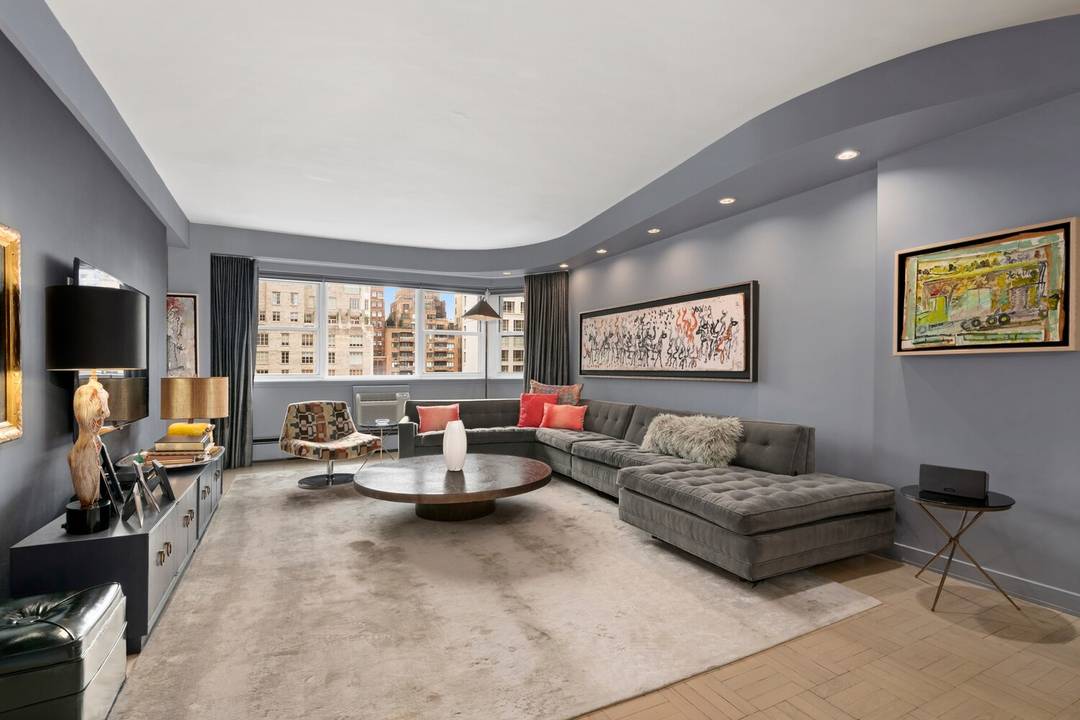 120 East 81st Street, High Floor Renovated 2BR with Open City Views This high floor, fully renovated two bedroom, two bath home offers open city views just off Park Avenue, ...