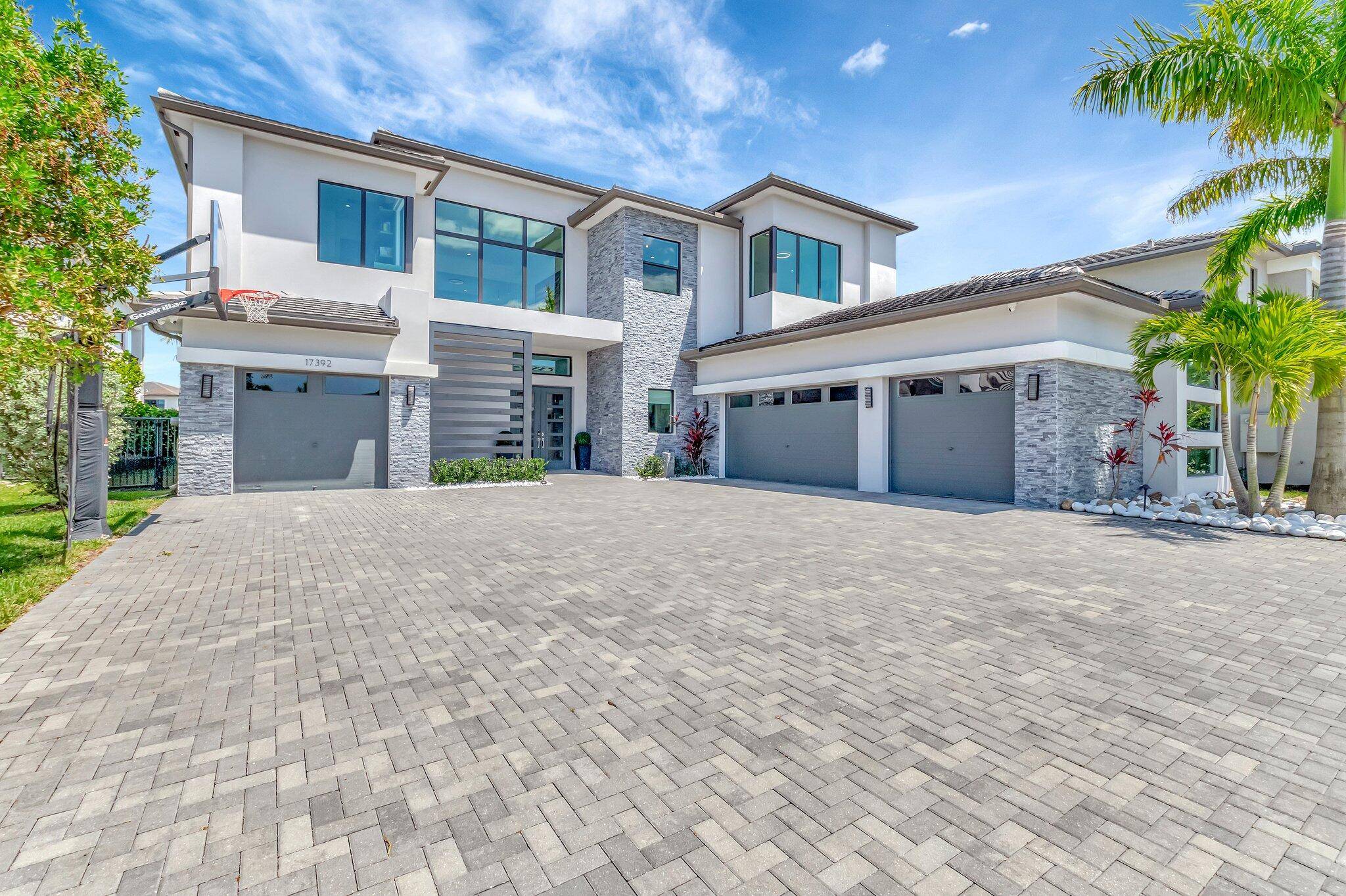 Welcome to the exquisite Palermo model where you can experience the pinnacle of luxury living at Boca Bridges.