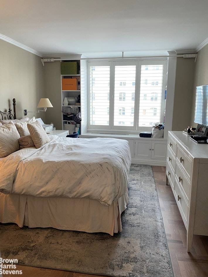 Available July 1, 2025 ! High floor, east facing, largest 1 bed, 1 bath line in the building !
