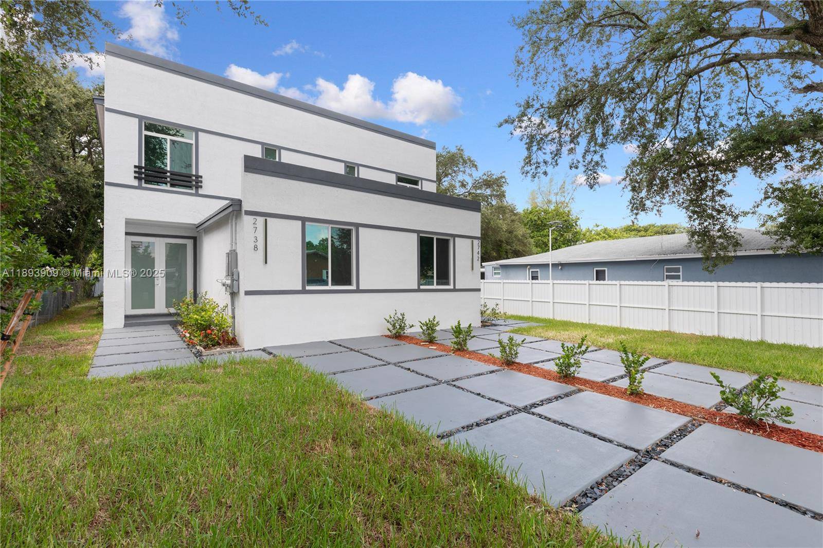 Brand new construction duplex just 10 minutes from Miami International Airport !