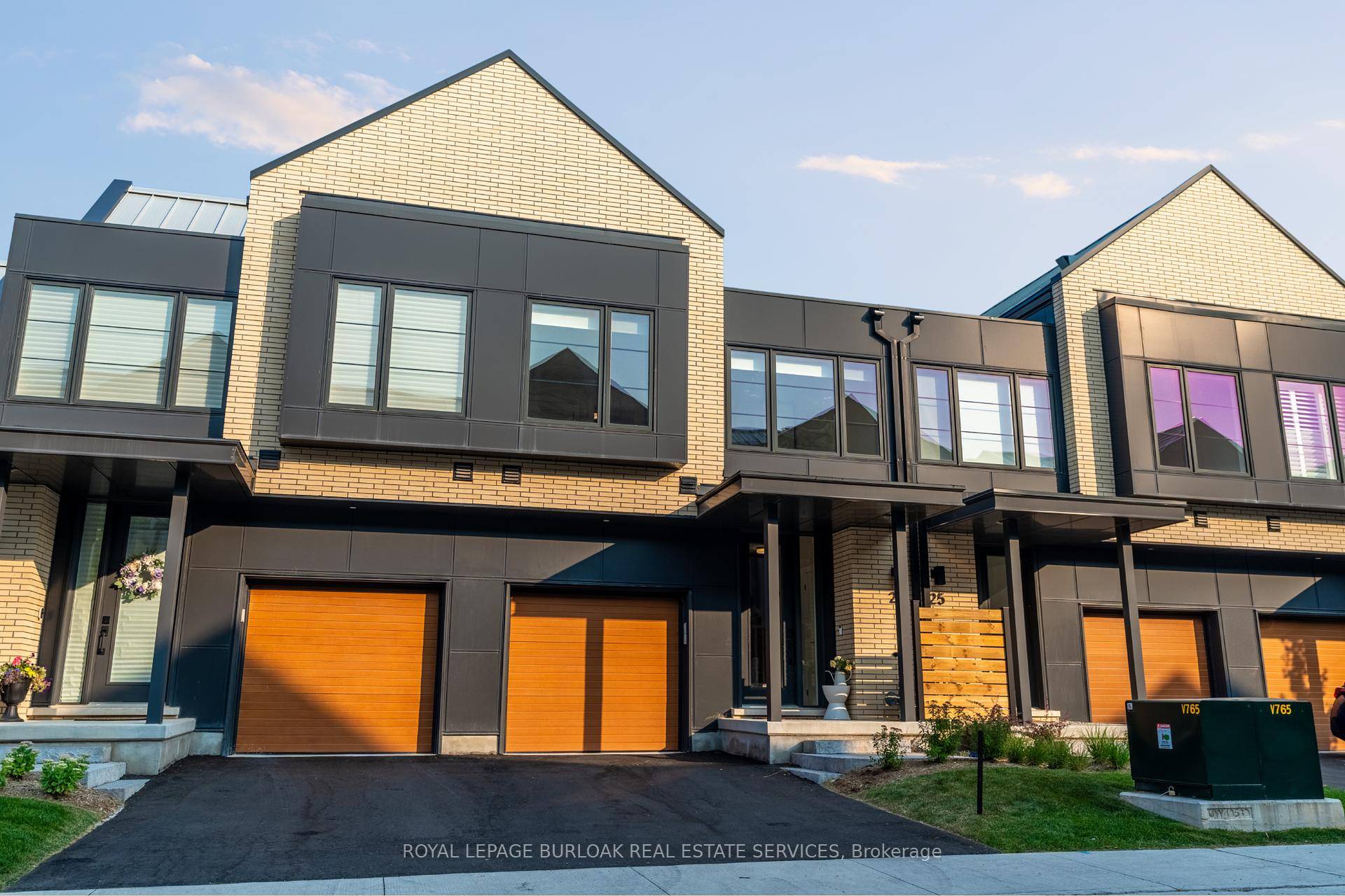 Discover refined living in this beautifully updated 3 1 bedroom townhome, nestled on a quiet street in Burlingtons prestigious Millcroft golf community.