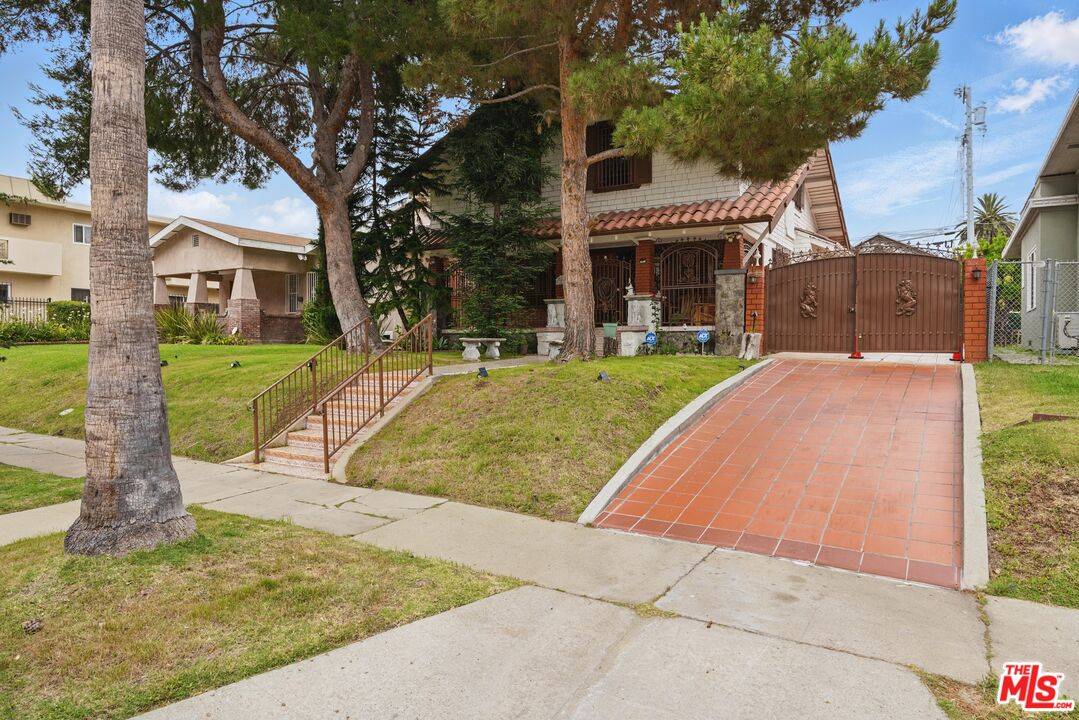 128  N St Andrews Pl 5BR Mid Wilshire La