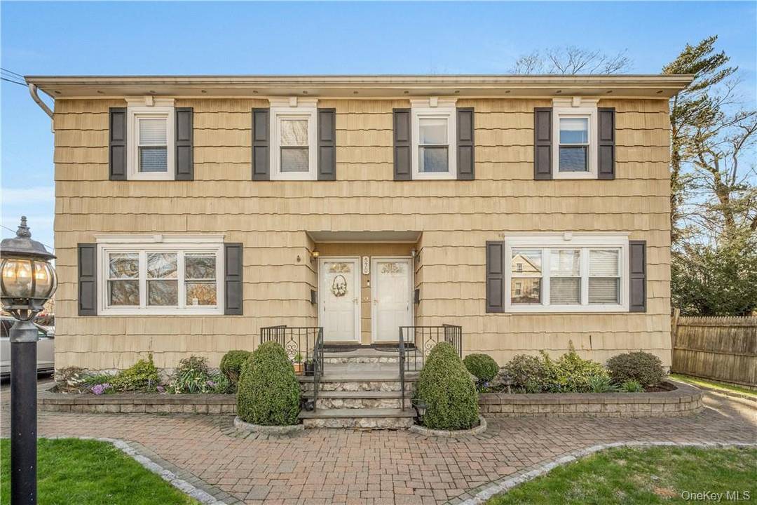 Lovely 3 bedroom 3 bath, side by side duplex, in the Village of Mamaroneck.