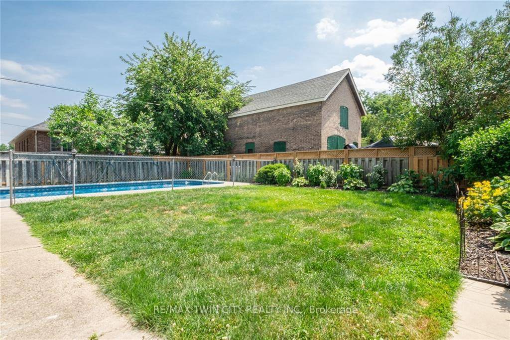 For Lease 3 Bedroom unit with Private Pool amp ; Backyard Oasis !