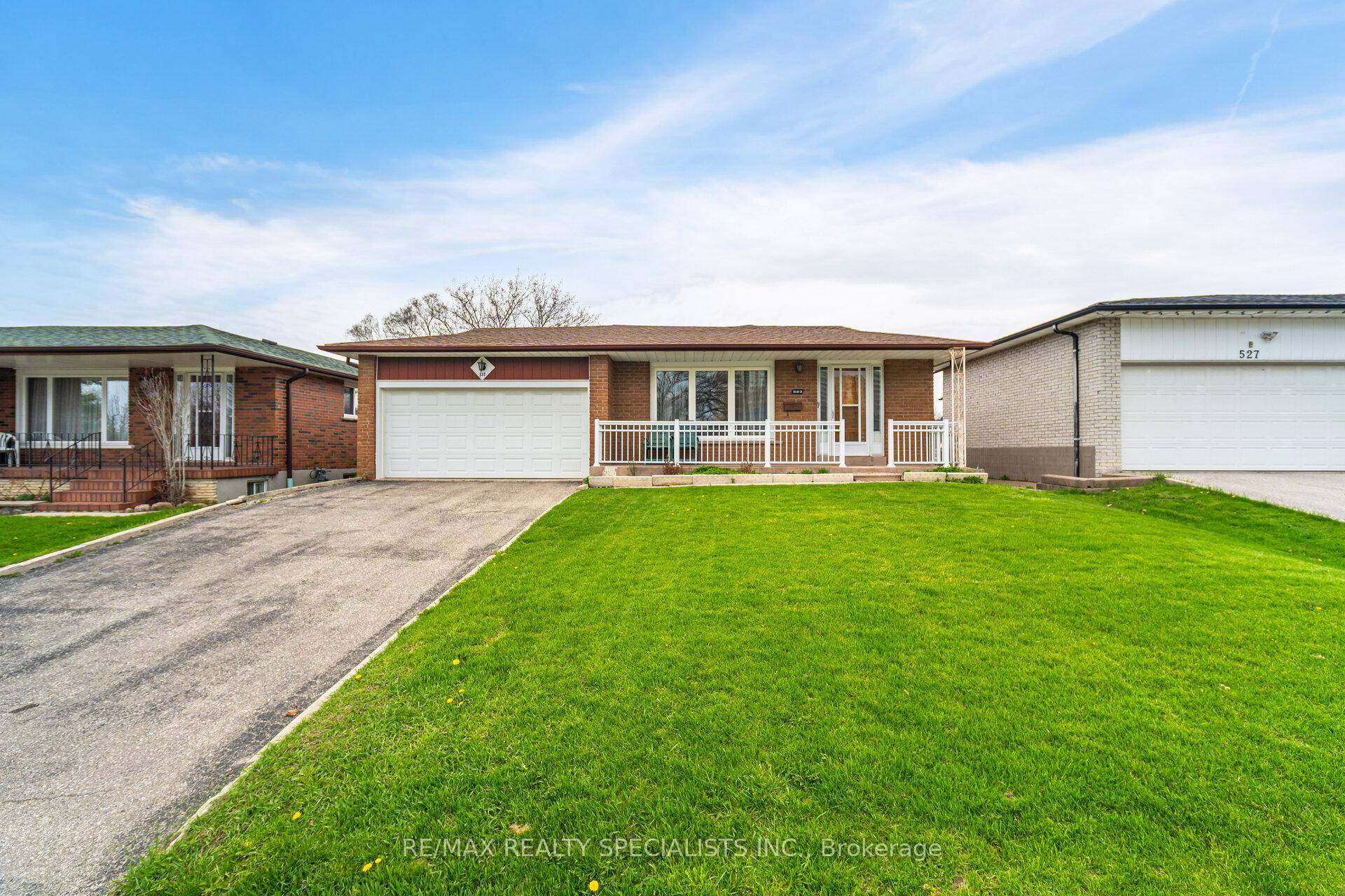 Welcome to this charming 3 bedroom detached brick home, nestled on a rarely offered street in Mississauga Valleys with a generous 50 x 120 foot lot.