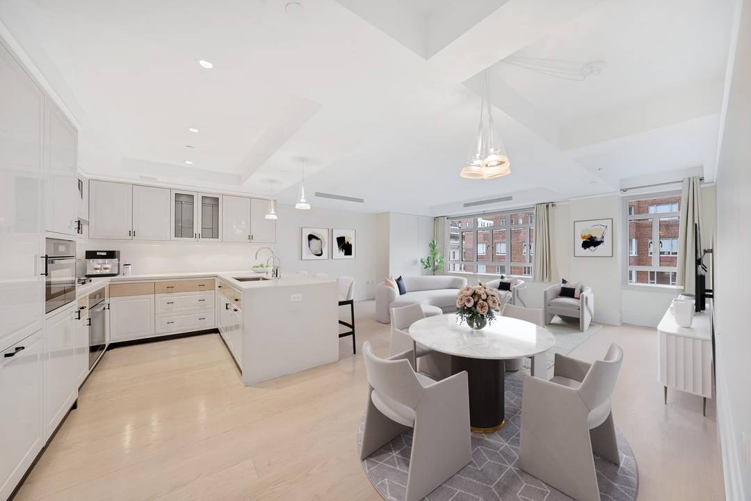 BRAND NEW ON MARKET ! Welcome Home to your perfect Upper East Side residence.
